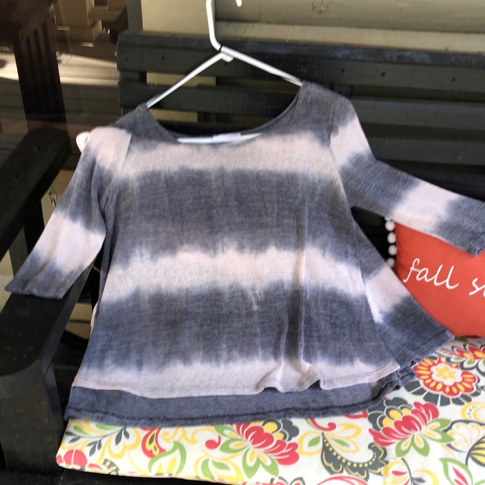Light weight sweater